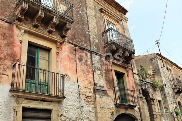 casa indipendente in vendita a Palazzolo Acreide