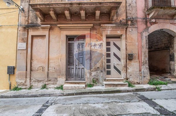casa indipendente in vendita a Palazzolo Acreide