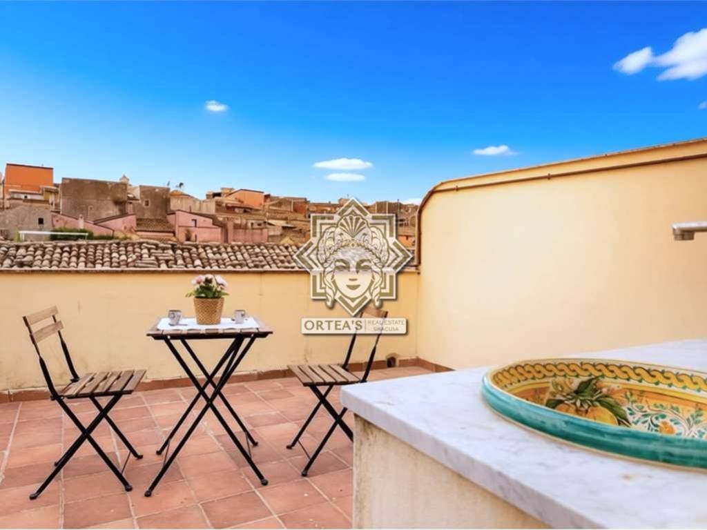 intera palazzina in vendita a Palazzolo Acreide