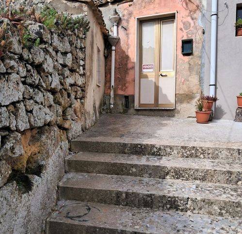 casa indipendente in vendita a Palazzolo Acreide