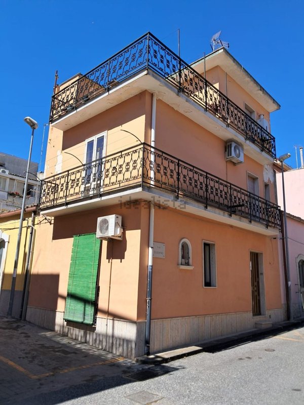 casa indipendente in vendita a Palazzolo Acreide