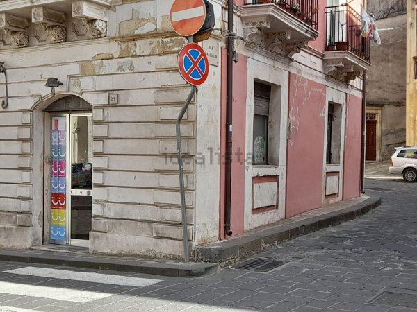 locale commerciale in vendita a Palazzolo Acreide