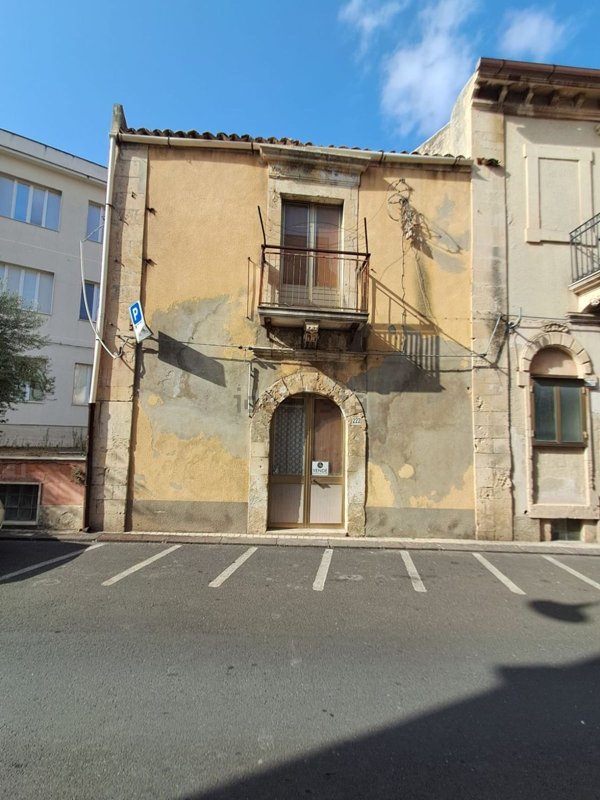 casa indipendente in vendita a Palazzolo Acreide