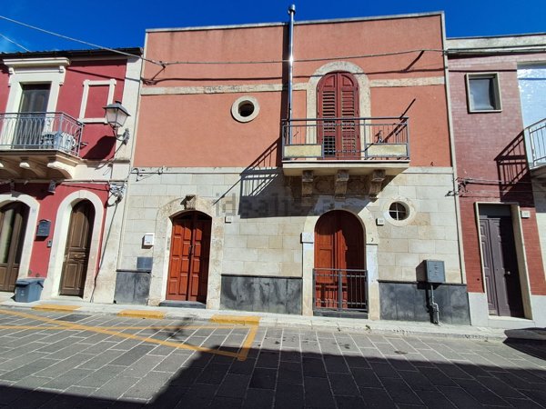 casa indipendente in vendita a Palazzolo Acreide