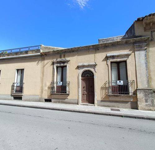 casa indipendente in vendita a Palazzolo Acreide