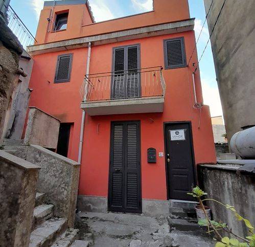 casa indipendente in vendita a Palazzolo Acreide