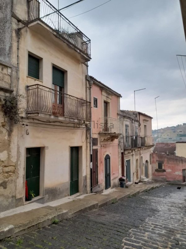 casa indipendente in vendita a Palazzolo Acreide
