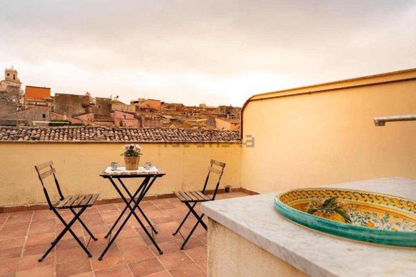 casa indipendente in vendita a Palazzolo Acreide