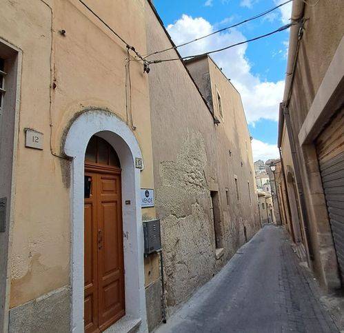 casa indipendente in vendita a Palazzolo Acreide