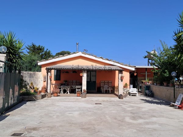 casa indipendente in vendita a Palazzolo Acreide