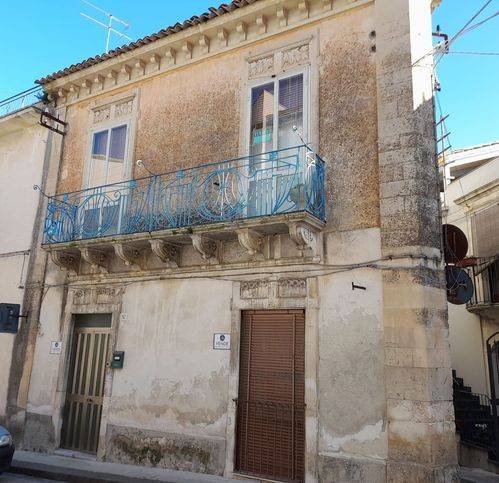 casa indipendente in vendita a Palazzolo Acreide