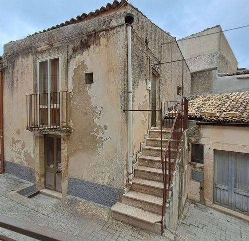 casa indipendente in vendita a Palazzolo Acreide