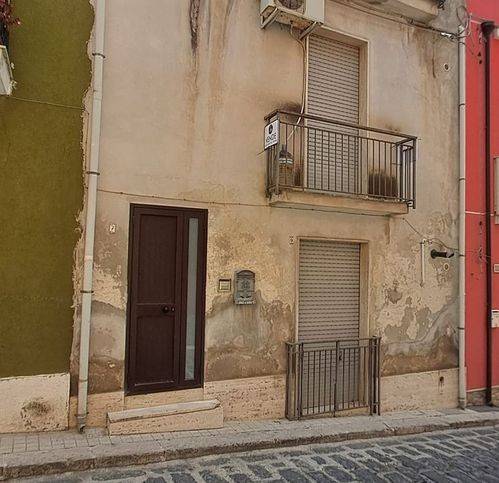 casa indipendente in vendita a Palazzolo Acreide