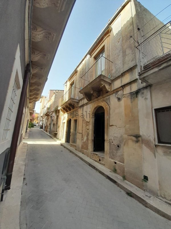 casa indipendente in vendita a Palazzolo Acreide