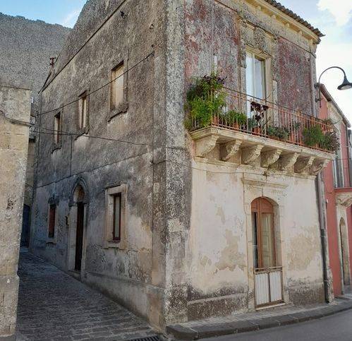 casa indipendente in vendita a Palazzolo Acreide