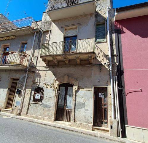 casa indipendente in vendita a Palazzolo Acreide