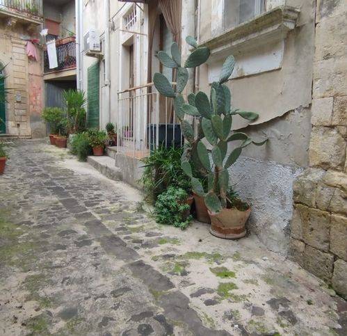casa indipendente in vendita a Palazzolo Acreide