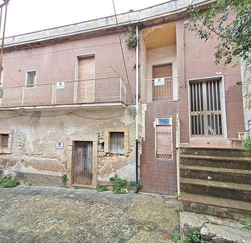 casa indipendente in vendita a Palazzolo Acreide