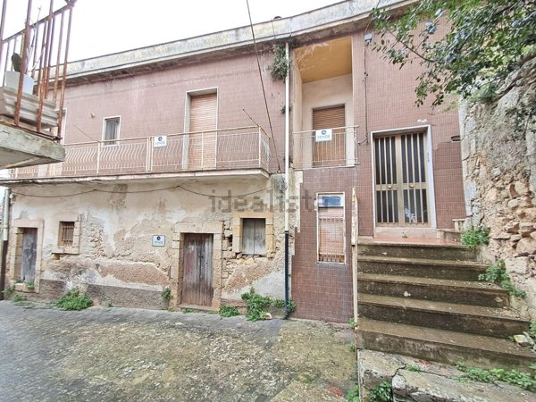 casa indipendente in vendita a Palazzolo Acreide