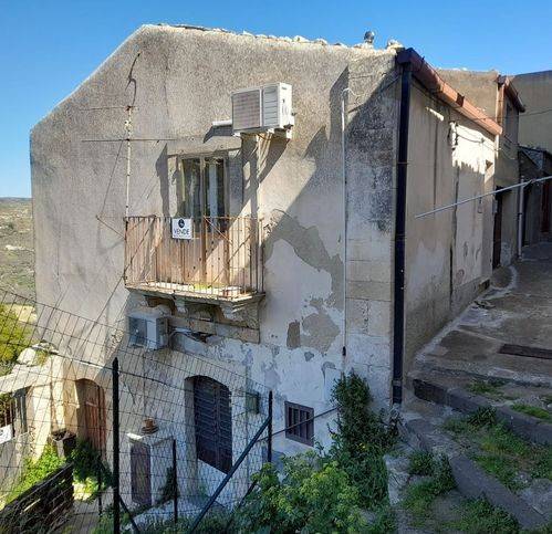 casa indipendente in vendita a Palazzolo Acreide