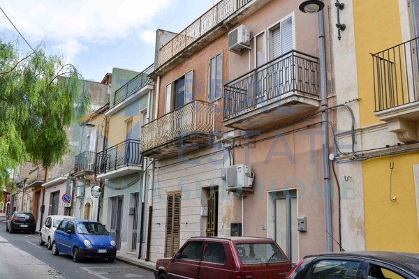 casa indipendente in vendita a Palazzolo Acreide