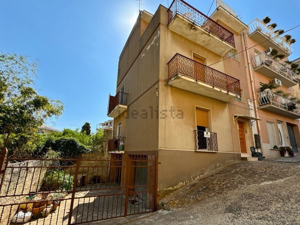 casa indipendente in vendita a Palazzolo Acreide