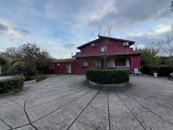 casa indipendente in vendita a Palazzolo Acreide