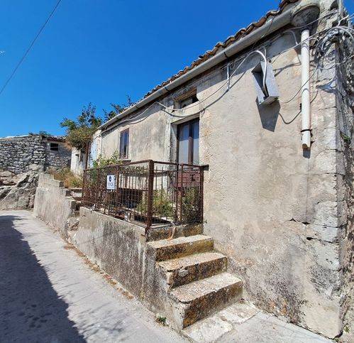 casa indipendente in vendita a Palazzolo Acreide