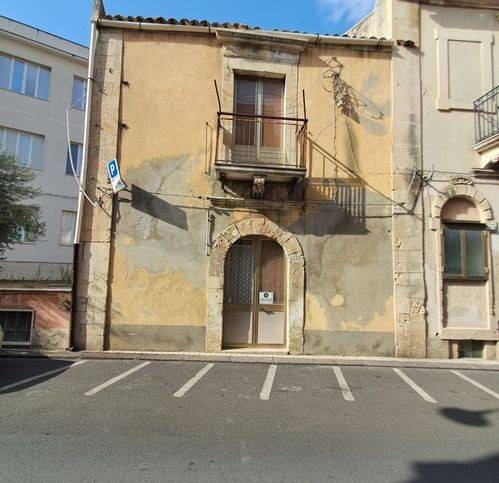 casa indipendente in vendita a Palazzolo Acreide