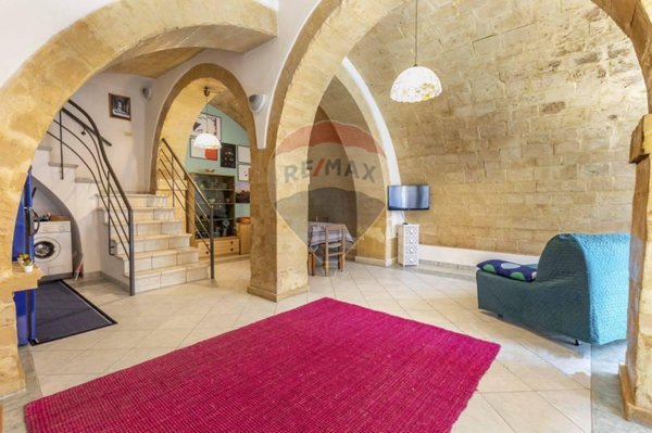 casa indipendente in vendita a Palazzolo Acreide