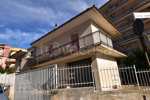 casa indipendente in vendita a Palazzolo Acreide