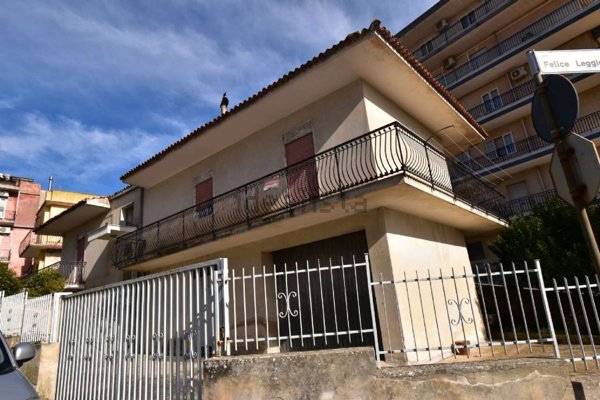 casa indipendente in vendita a Palazzolo Acreide