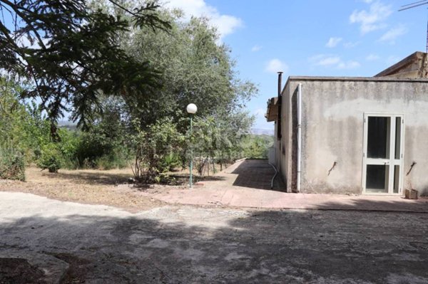 casa indipendente in vendita a Palazzolo Acreide