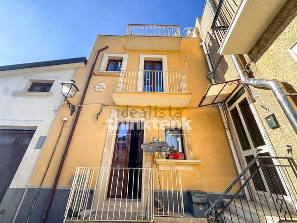 casa indipendente in vendita a Palazzolo Acreide