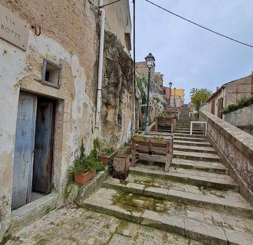 casa indipendente in vendita a Palazzolo Acreide