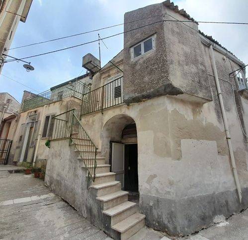 casa indipendente in vendita a Palazzolo Acreide
