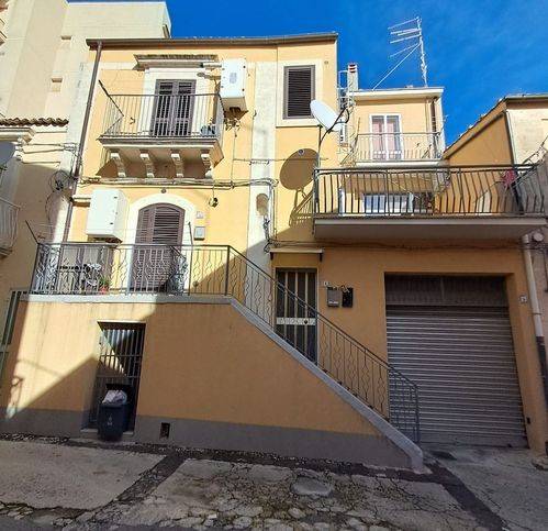 casa indipendente in vendita a Palazzolo Acreide