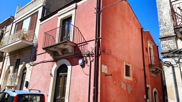 casa indipendente in vendita a Palazzolo Acreide