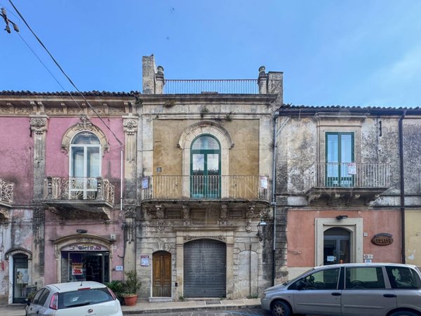 intera palazzina in vendita a Palazzolo Acreide