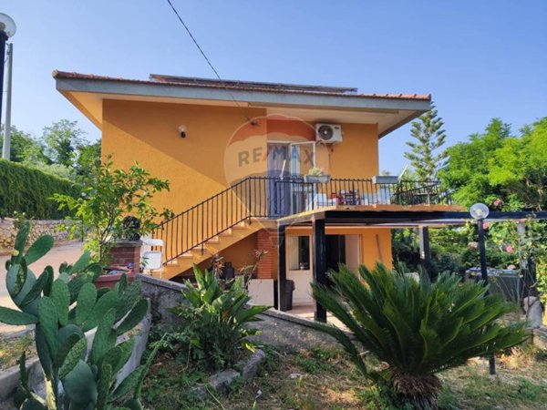 casa indipendente in vendita a Palazzolo Acreide