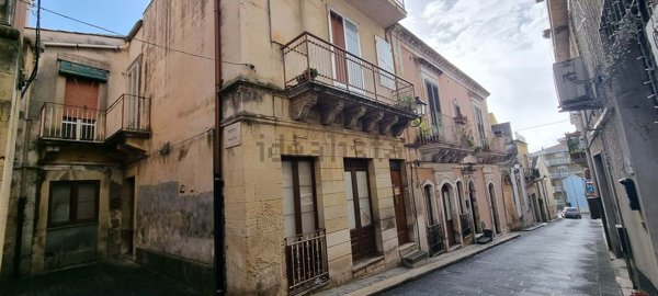 casa indipendente in vendita a Palazzolo Acreide