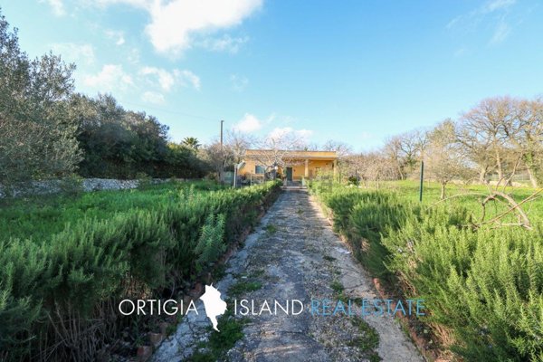 casa indipendente in vendita a Palazzolo Acreide