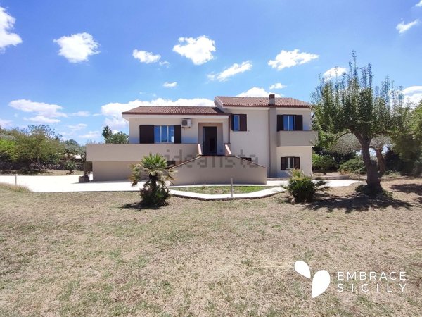 casa indipendente in vendita a Palazzolo Acreide
