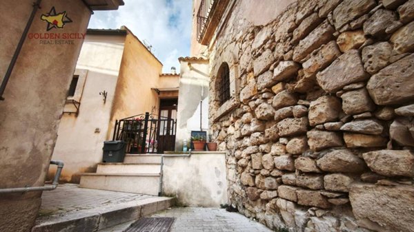 casa indipendente in vendita a Palazzolo Acreide