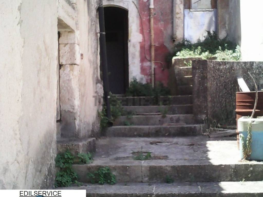 intera palazzina in vendita a Palazzolo Acreide