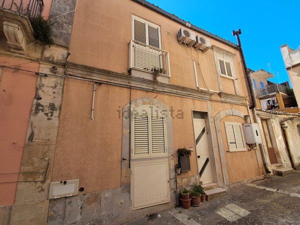 casa indipendente in vendita a Palazzolo Acreide