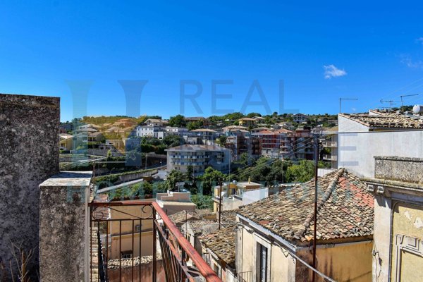 casa indipendente in vendita a Palazzolo Acreide