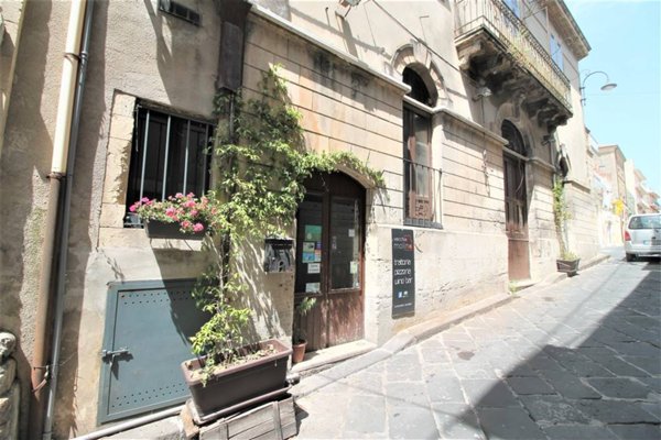 locale commerciale in vendita a Palazzolo Acreide