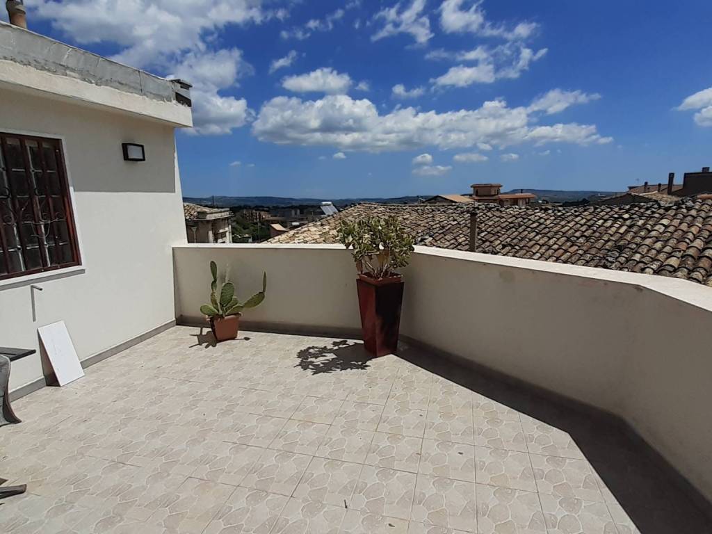 casa indipendente in vendita a Palazzolo Acreide