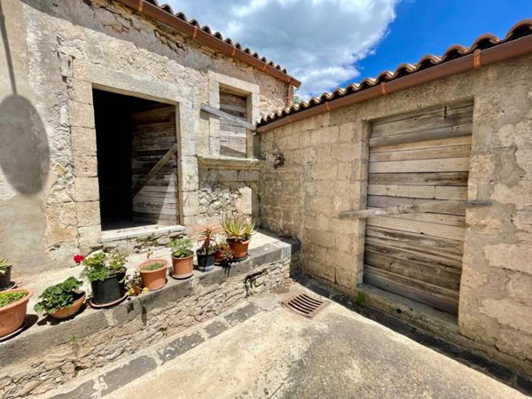 casa indipendente in vendita a Palazzolo Acreide